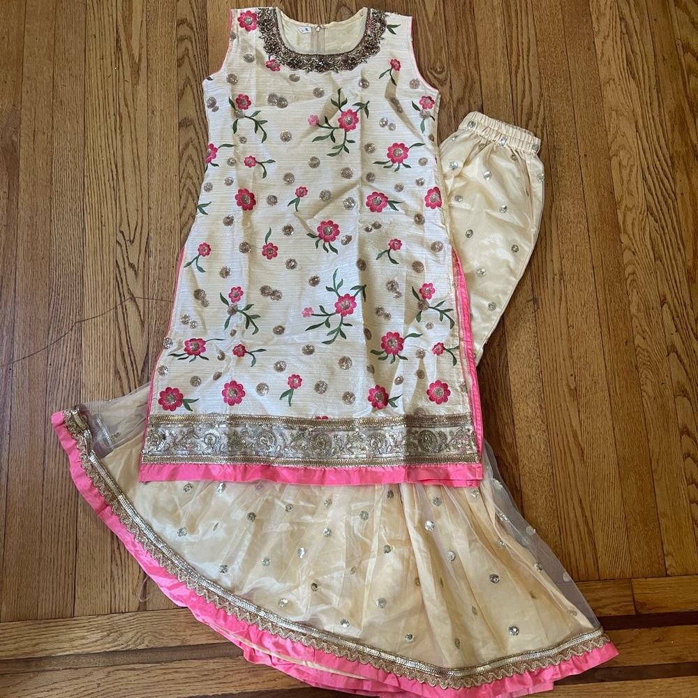 Grata suit peach and cream for young girls,two pieces
